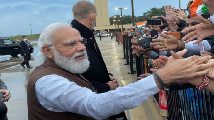 वॉशिंगटन पहुंचे पीएम मोदी, बारिश में भीगे भारतीयों ने किया स्वागत