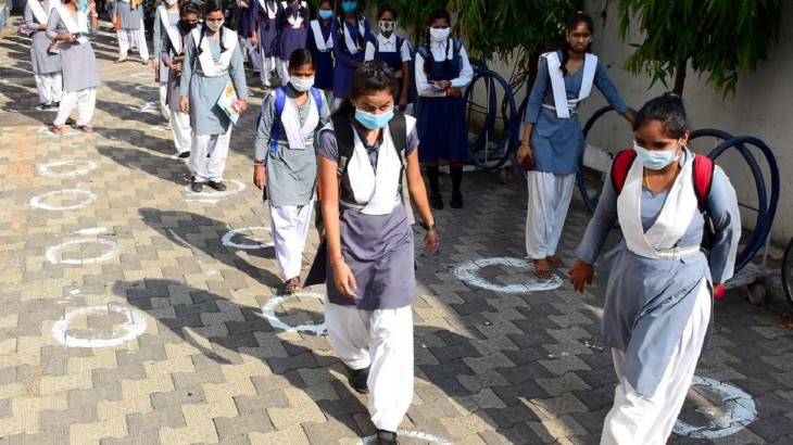 आज से स्कूलों में लौटेगी रौनक, कई राज्यों में सख्त गाइडलाइंस के साथ School होगा Reopen