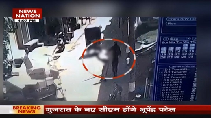 जम्मू-कश्मीर: आतंकी हमले में पुलिस अधिकारी शहीद, CCTV में कैद घटना