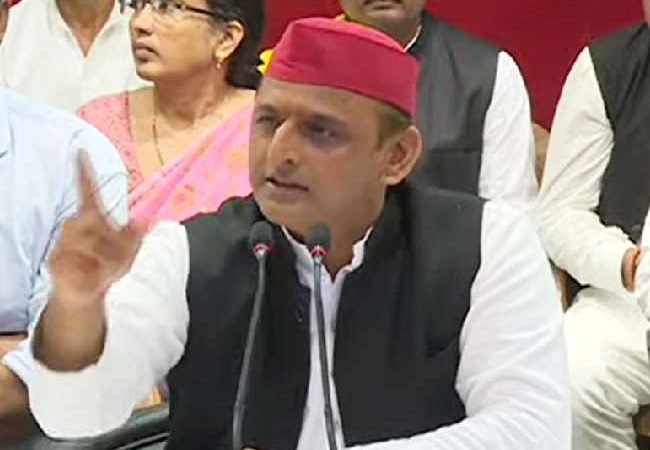 कांग्रेस के दिग्गज नेता समेत कई ने सपा का दामन थामा, अखिलेश यादव बोले- जनता भाजपा को हराने के लिए तैयार