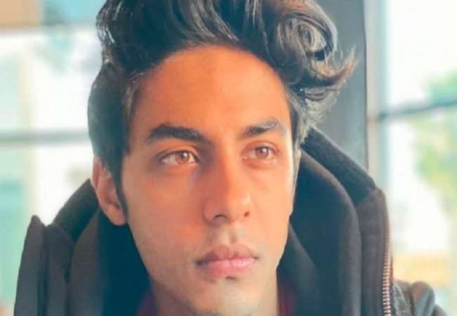 आर्यन खान समेत आठ लोगों से चल रही पूछताछ, कपड़ों और पर्स में छुपाए हुए थे ड्रग्स