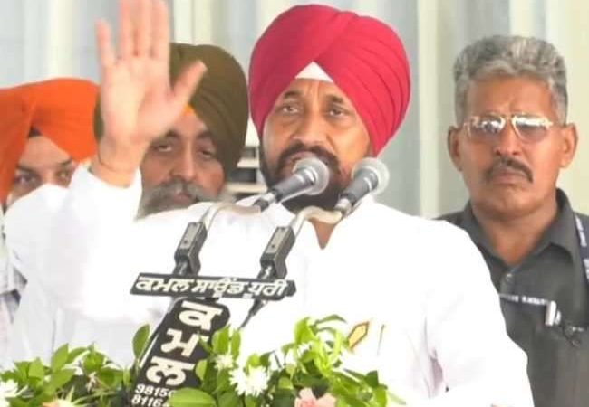 सिद्धू के ट्वीट पर सीएम चन्नी का बड़ा जवाब, कहा- अपना काम करें और पार्टी फोरम पर रखें बात