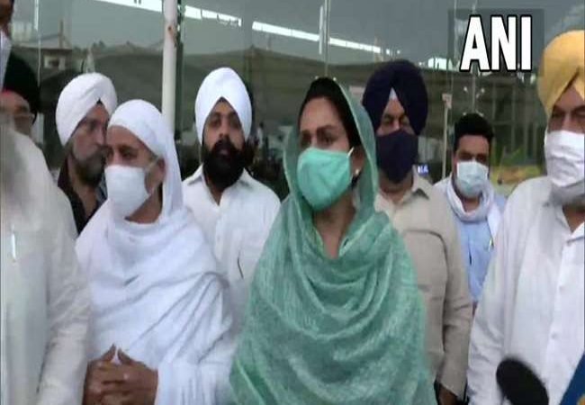 लखीमपुर खीरी: थम नहीं रहा सियासी बवाल, एक के बाद एक नेता कर रहे हैं इधर का रुख