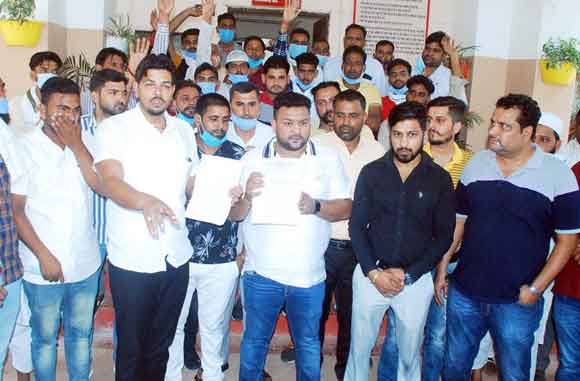 खनन अभिवहन पर लगाई रोक हटाने की मांग को लेकर सौंपा ज्ञापन