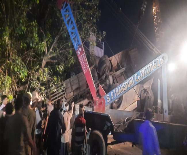 गाजियाबाद में भाटिया मोड़ पर फ्लाईओवर से नीचे गिरी बस, एक की मौत; 9 लोग घायल
