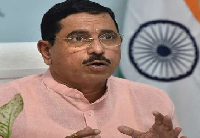 बिजली उत्पादन के लिए कोयले की आपूर्ति में कोई संकट की बात नहीं: कोयला मंत्री प्रह्लाद जोशी