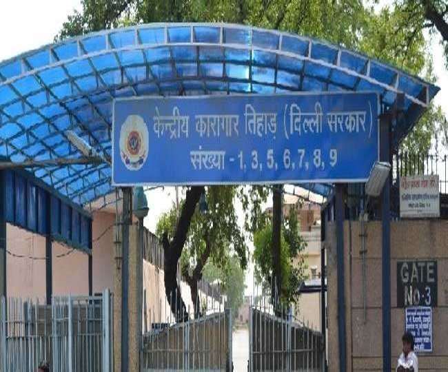 तिहाड़ जेल के 32 अधिकारियों के खिलाफ दिल्ली पुलिस ने दर्ज किया मामला