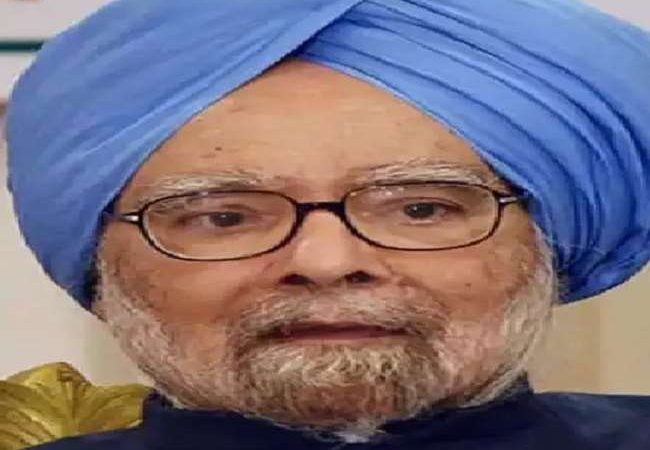 पूर्व पीएम मनमोहन सिंह का हालचाल लेने पहुंचे स्वास्थ्य मंत्री मनसुख मंडाविया