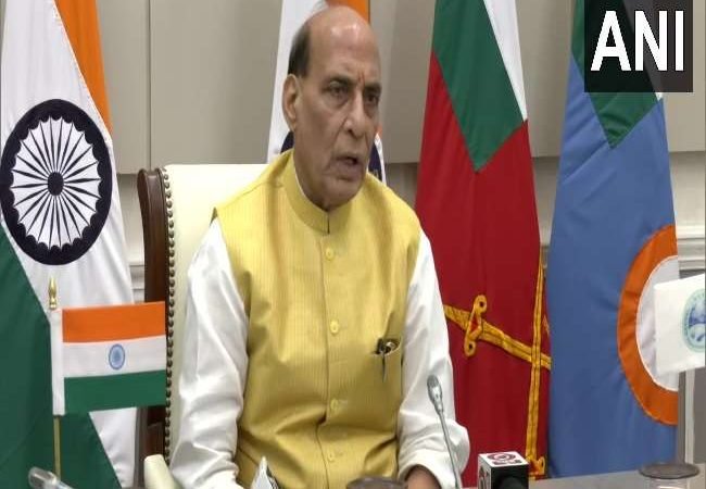 रक्षा मंत्री राजनाथ सिंह ने गर्व से कहा- अगले साल से एनडीए की ट्रेनिंग में शामिल हो सकेंगी देश की बेटियां