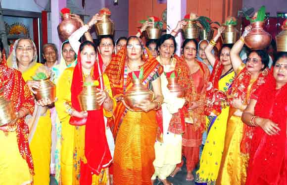 श्रद्धालु महिलाओं ने निकाली भव्य मंगल जल कलश यात्रा