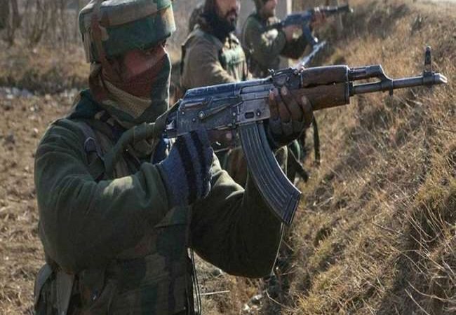 दक्षिण कश्मीर के पंपोर में एनकाउंटर: पुलिस की गिरफ्त में आया टाप LeT कमांडर उमर मुश्ताक