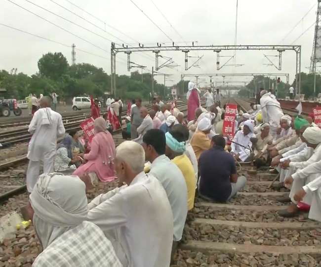 पंजाब, हरियाणा में किसानों ने रोकी रेल, यूपी में पीएससी की 160 कंपनी तैनात