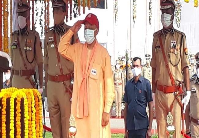 पुलिस स्मृति दिवस पर सीएम योगी आदित्यनाथ ने ली परेड की सलामी, पौष्टिक भोजन भत्ता में 25 फीसद बढ़ोतरी