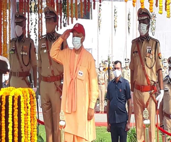 पुलिस स्मृति दिवस पर सीएम योगी आदित्यनाथ ने ली परेड की सलामी, पौष्टिक भोजन भत्ता में 25 फीसद बढ़ोतरी