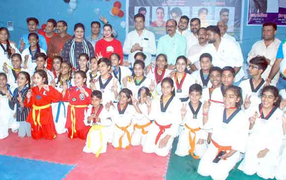 सहारनपुर व हापुड़ ने किया विजेता ट्राफी पर कब्जा