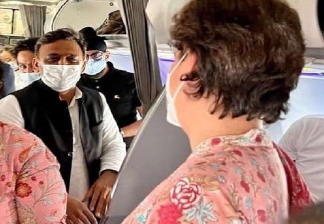 जब फ्लाइट में आमने-सामने हुए अखिलेश यादव और प्रियंका गांधी वाड्रा