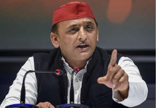 खेल मंत्री उपेन्द्र तिवारी के बयान के बाद अखिलेश यादव ने पेट्रोल-डीजल की कीमतों को लेकर सरकार को घेरा