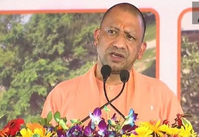 अम्बेडकरनगर में सीएम योगी आदित्यनाथ बोले- केन्द्र व प्रदेश सरकार की सकारात्मक सोच हैं विकास कार्य