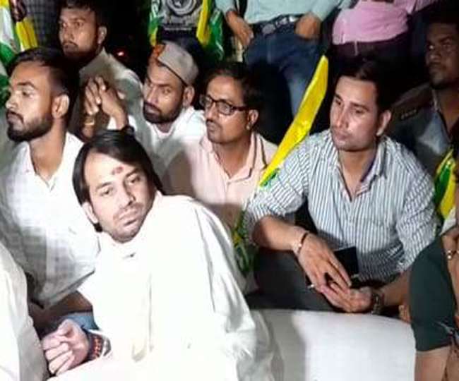 लालू और राबड़ी के मनाने पर तेजप्रताप ने धरना किया खत्म, बोले-तेजस्वी को नहीं बनने देंगे सीएम