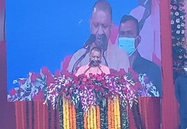 मुख्‍यमंत्री योगी आदित्‍यनाथ ने भदोही में किया योजनाओं का लोकार्पण और शिलान्‍यास