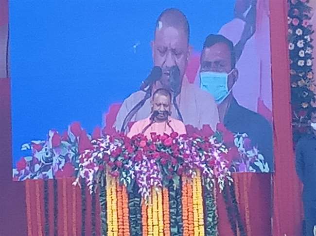 मुख्‍यमंत्री योगी आदित्‍यनाथ ने भदोही में किया योजनाओं का लोकार्पण और शिलान्‍यास