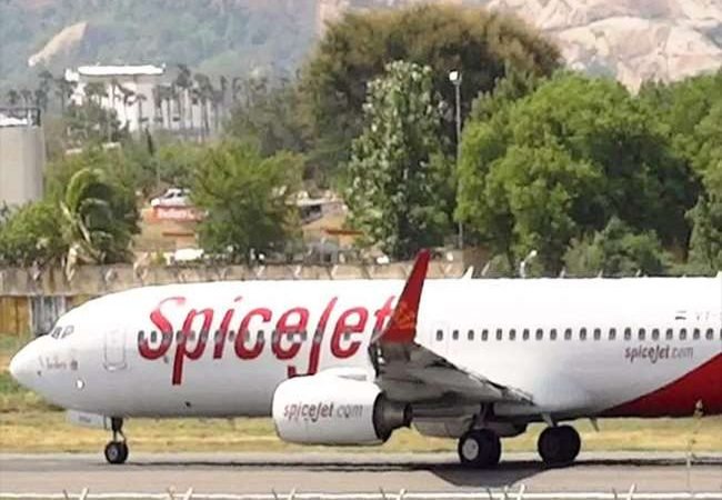 बेलगाम एयरपोर्ट पर गलत रनवे पर उतरी स्‍पाइसजेट की फ्लाइट, यात्रियों की जान आफत में आई