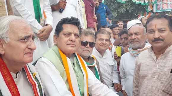कांग्रेस की प्रतिज्ञा यात्रा का कार्यकर्ताओं ने किया भव्य स्वागत