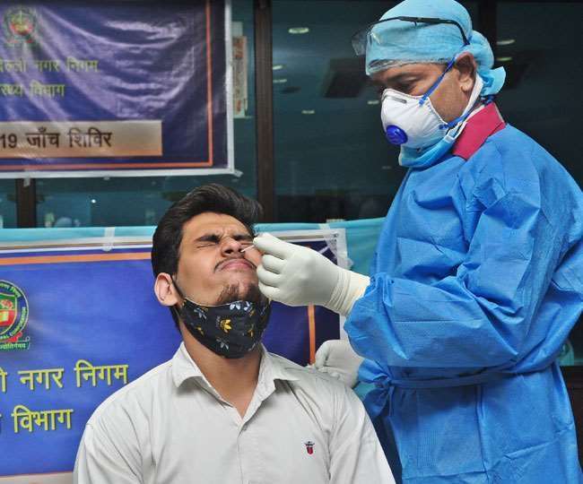 देश में बीते 24 घंटों में आए 13 हजार से अधिक मामले, एक दिन में 585 मौतें