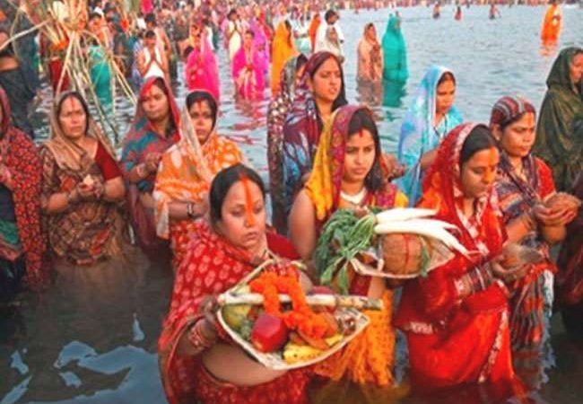 दिल्ली में लोग सार्वजनिक रूप से मना सकेंगे छठ, 1 नवंबर से खुलेंगे स्कूल; डीडीएमए से मिली मंजूरी