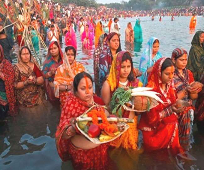 दिल्ली में लोग सार्वजनिक रूप से मना सकेंगे छठ, 1 नवंबर से खुलेंगे स्कूल; डीडीएमए से मिली मंजूरी