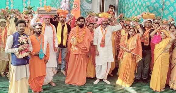 श्रीमद भागवत कथा के शुभारम्भ पर निकाली मंगल जल कलश यात्रा