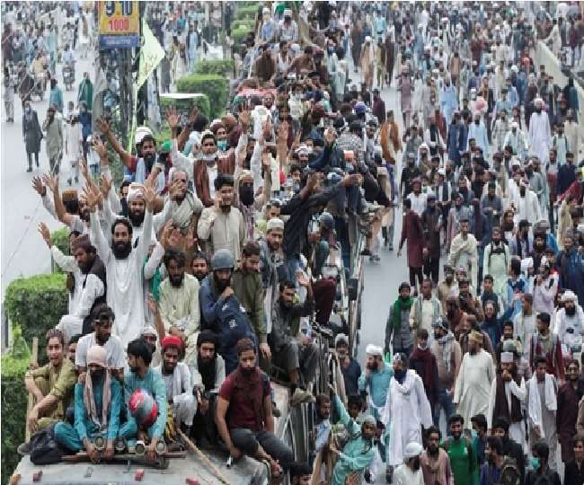 पाकिस्तान में टीएलपी का प्रदर्शन जारी, पुलिस वालों को दौड़ा-दौड़ाकर मारी गोलियां; सरकार ने प्रदर्शनकारियों को बताया उग्रवादी