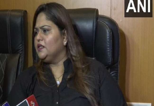 नवाब मलिक के खिलाफ राष्ट्रीय महिला आयोग पहुंचीं समीर वानखेडे की बहन, दर्ज कराई ये शिकायत