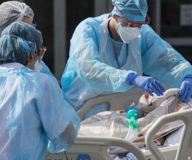 देश में बढ़ने लगी कोरोना से जान गंवाने वालों की संख्या, 24 घंटे में 805 मौतें दर्ज
