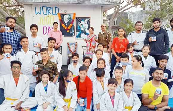 हर्षोल्लास के साथ मनाया विश्व जूडो दिवस