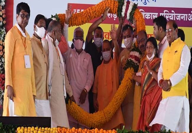 CM योगी आदित्यनाथ ने कानपुर को दी 556 करोड़ की सौगात, कहा- नवंबर के अंत तक चलेगी मेट्रो