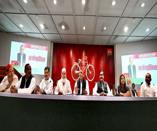 UP Assembly Election 2022 से पहले बसपा के छह और भाजपा के एक विधायक सपा में शामिल