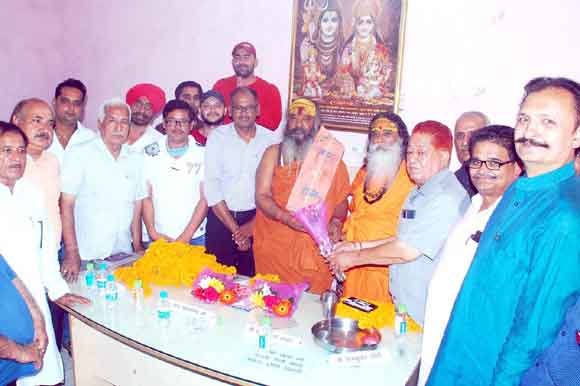 भारत को विश्व गुरू बनाने के लिए गौशालाओं को भव्य बनाने की जरूरत: सहजानंद