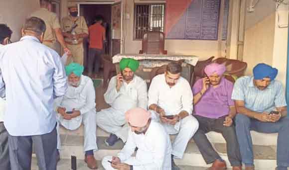 लखीमपुर खीरी जा रहे पंजाब के उपमुख्यमंत्री व आधा दर्जन विधायकों को लिया हिरासत में