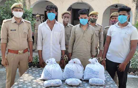पुलिस ने दबोचे तीन शातिर नशा तस्कर, डोडा बरामद