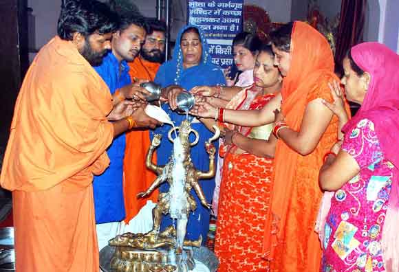 प्रकृति को संतुलित कर मां भगवती करती सृष्टि का कल्याण