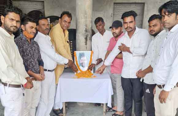लोजपा कार्यकर्ताओं ने मनाई रामविलास पासवान की पुण्यतिथि