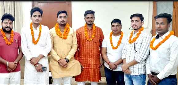 भाजपा नेताओं के समक्ष भाजयुमो टीम का कराया परिचय