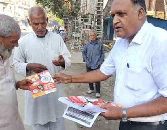 राजमिस्त्री, मजदूर, रेहडीवाले, रिक्शावाले सब्जिवालों को श्रम कानूनों की दी जानकारी