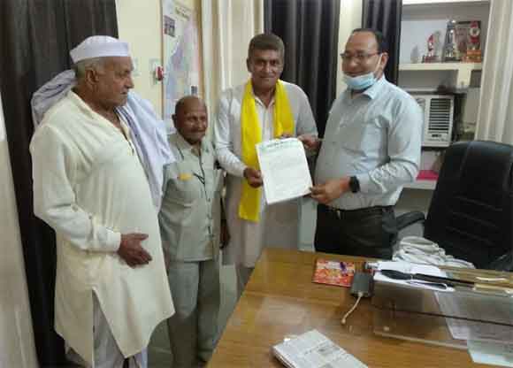 वृद्ध ने कनेक्शन न होने पर भी बिजली का बिल भेजने का लगाया आरोप