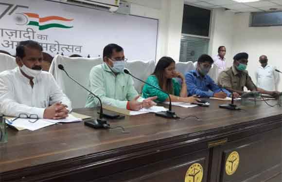 राष्ट्र और सामाजिक मूल्यों से आम जनमानस को जोड़ने के लिए महार्षि वाल्मीकि की जयन्ती पर भव्य आयोजन होंगे – मुख्य विकास अधिकारी