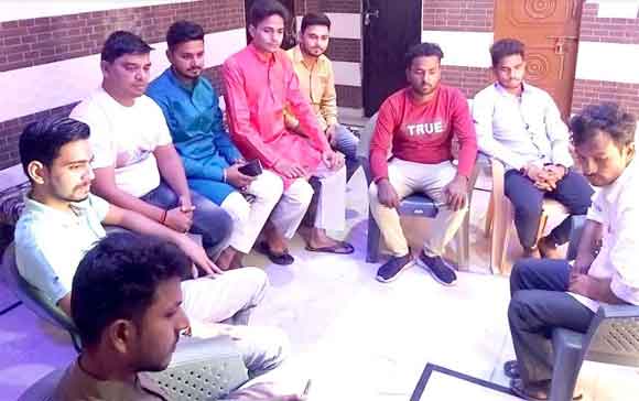 भाजयुमो कार्यकर्ताओं ने सुनी मन की बात