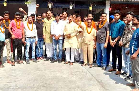 भाजयुमो नगर अध्यक्ष शुभम त्यागी के द्वारा नगर में स्वच्छता कर्मचारियों का स्वागत किया
