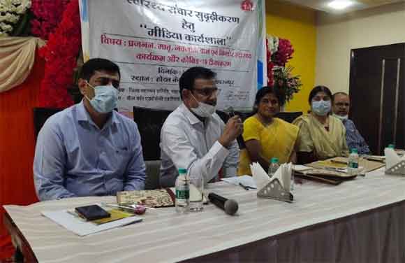 बीमारियों से बचने के लिए सावधानी व सतर्कता जरूरी – सीएमओ