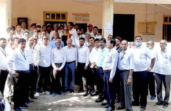 अधिवक्ता की हत्या के विरोध में देवबंद के सभी अधिवक्तागण न्यायायिक कार्यो से रहे विरत